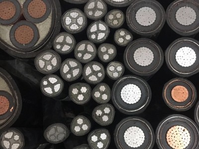 電力電纜廠(chǎng)分析影響交聯(lián)聚乙烯電力電纜性能的因素